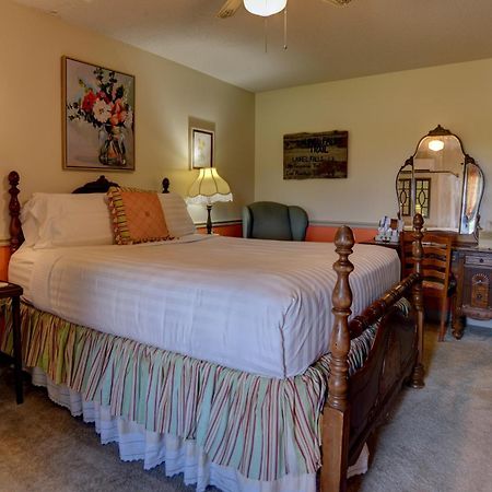Blue Mountain Mist Country Inn Сивиървил Екстериор снимка