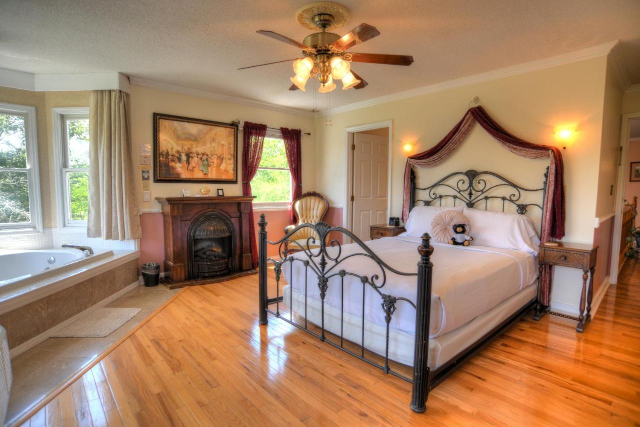 Blue Mountain Mist Country Inn Сивиървил Екстериор снимка