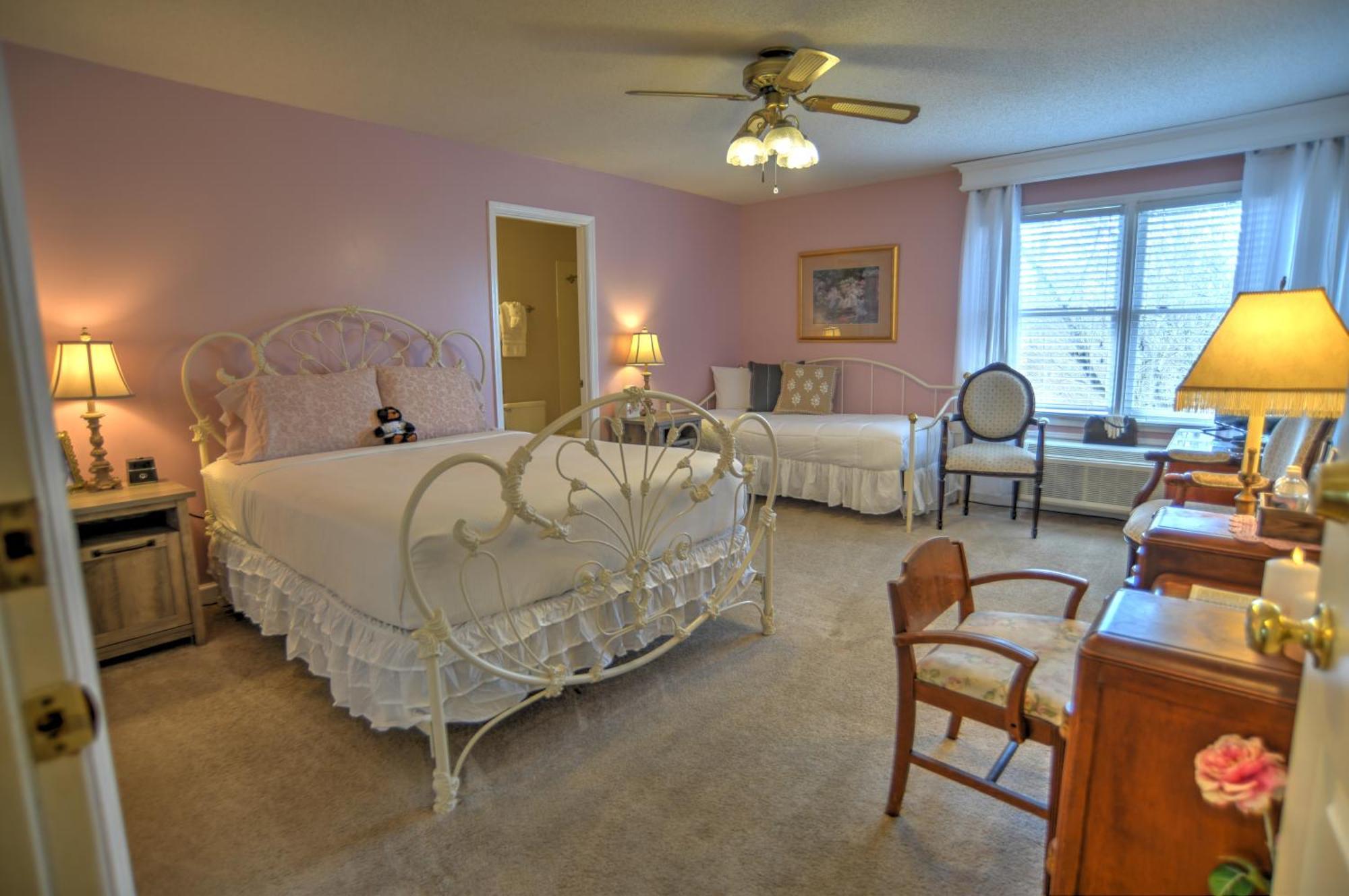 Blue Mountain Mist Country Inn Сивиървил Екстериор снимка