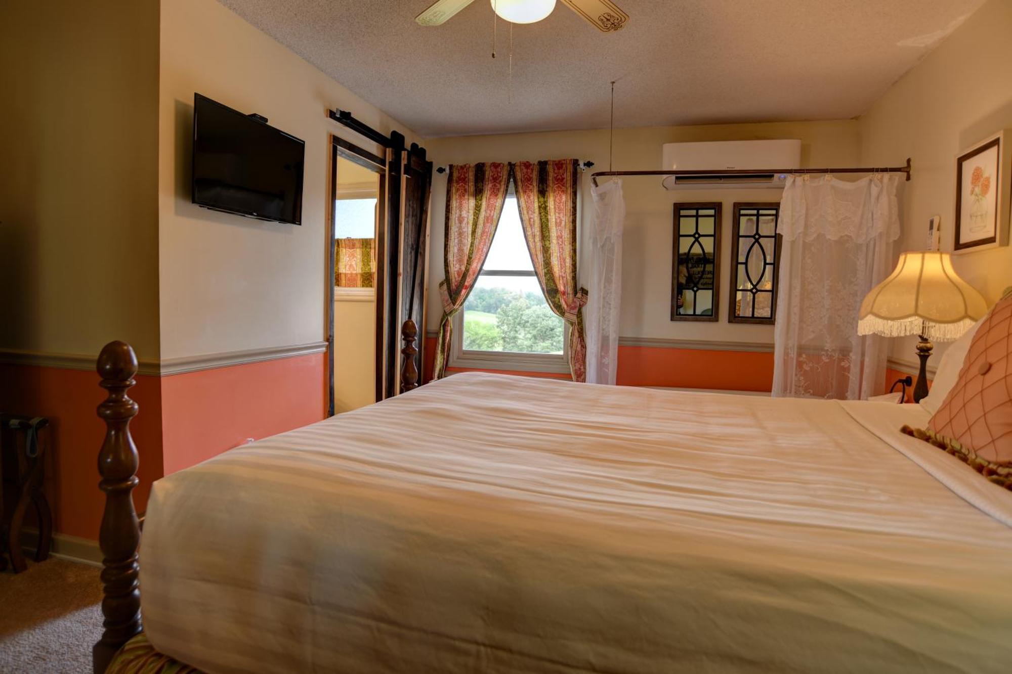 Blue Mountain Mist Country Inn Сивиървил Стая снимка