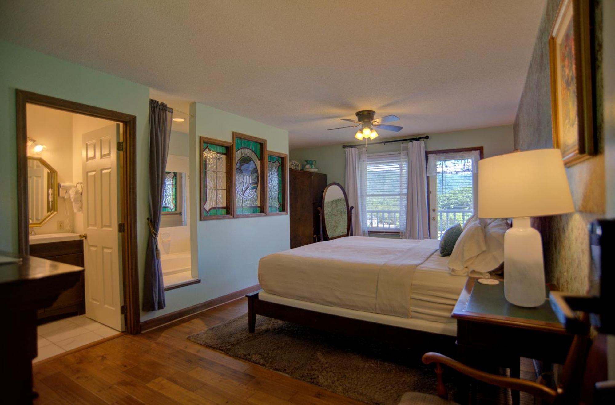 Blue Mountain Mist Country Inn Сивиървил Екстериор снимка
