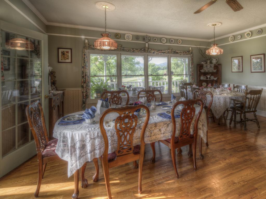 Blue Mountain Mist Country Inn Сивиървил Екстериор снимка