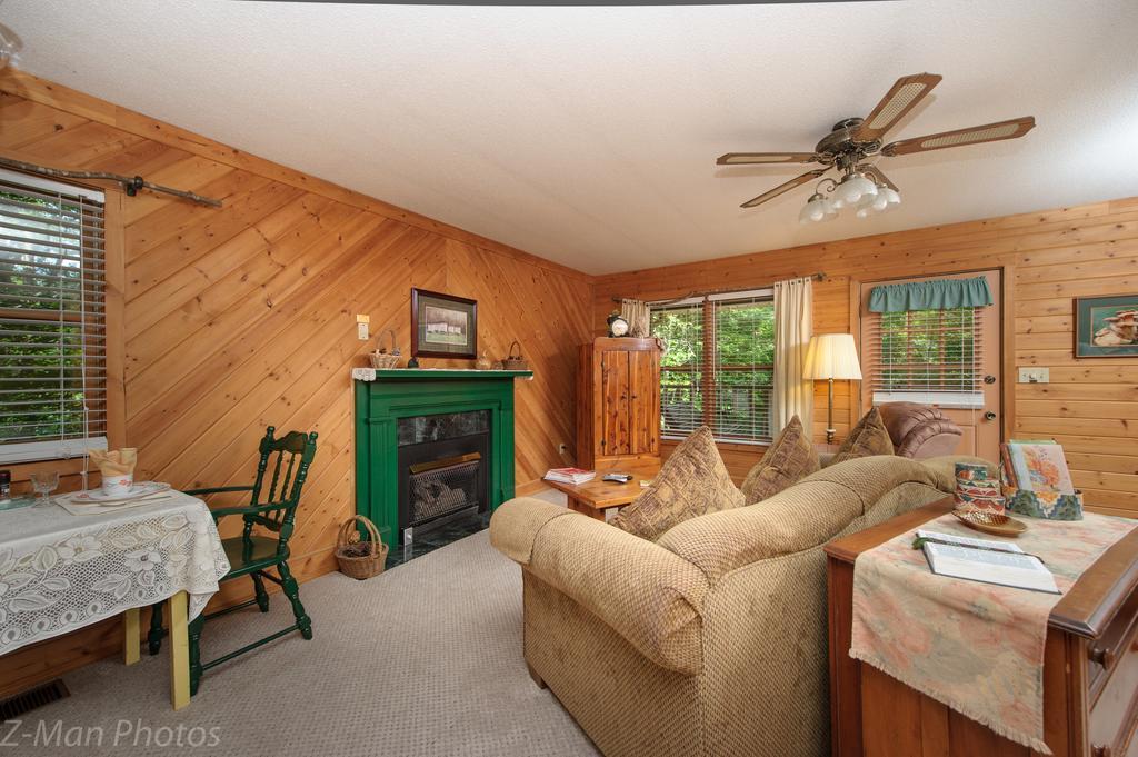 Blue Mountain Mist Country Inn Сивиървил Екстериор снимка