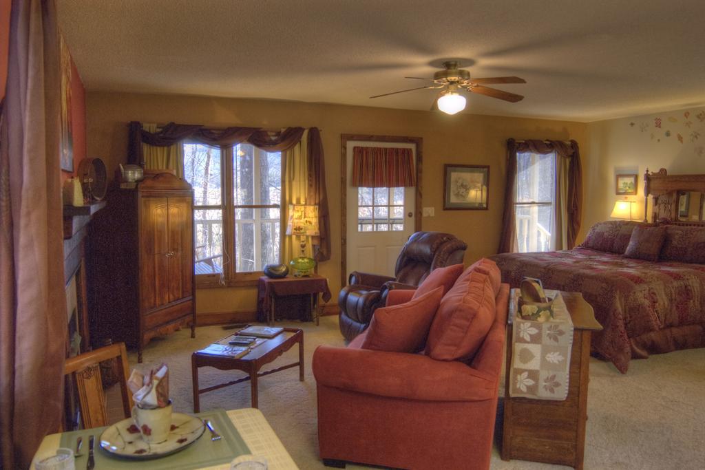 Blue Mountain Mist Country Inn Сивиървил Екстериор снимка