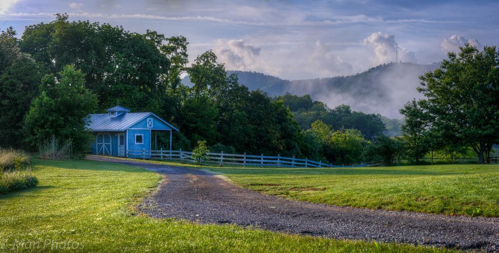 Blue Mountain Mist Country Inn Сивиървил Екстериор снимка