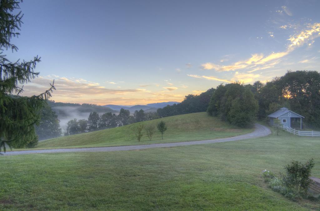 Blue Mountain Mist Country Inn Сивиървил Екстериор снимка