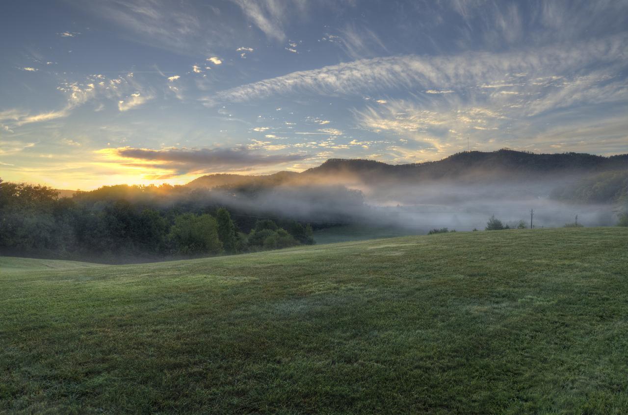 Blue Mountain Mist Country Inn Сивиървил Екстериор снимка